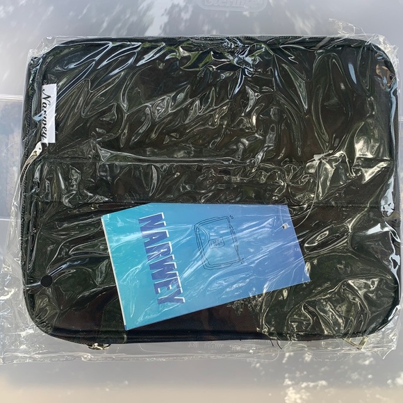 NWT Travel Makeup Bag Cosmetic Bag - Picture 1 of 7